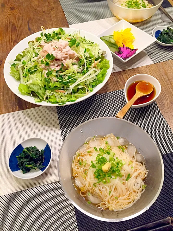 今日はあっさりさっぱり豚しゃぶサラダとお素麺🍃モロヘイヤのお浸し🌿|まみりんごさん