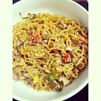 Snapdishの料理写真:indomie goreng sambal matah #indomie #sambalmatah #Indonesian cuisine|Christine Carolineさん