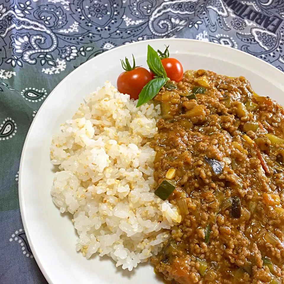 Snapdishの料理写真:夏野菜のキーマカレー|kanachillさん