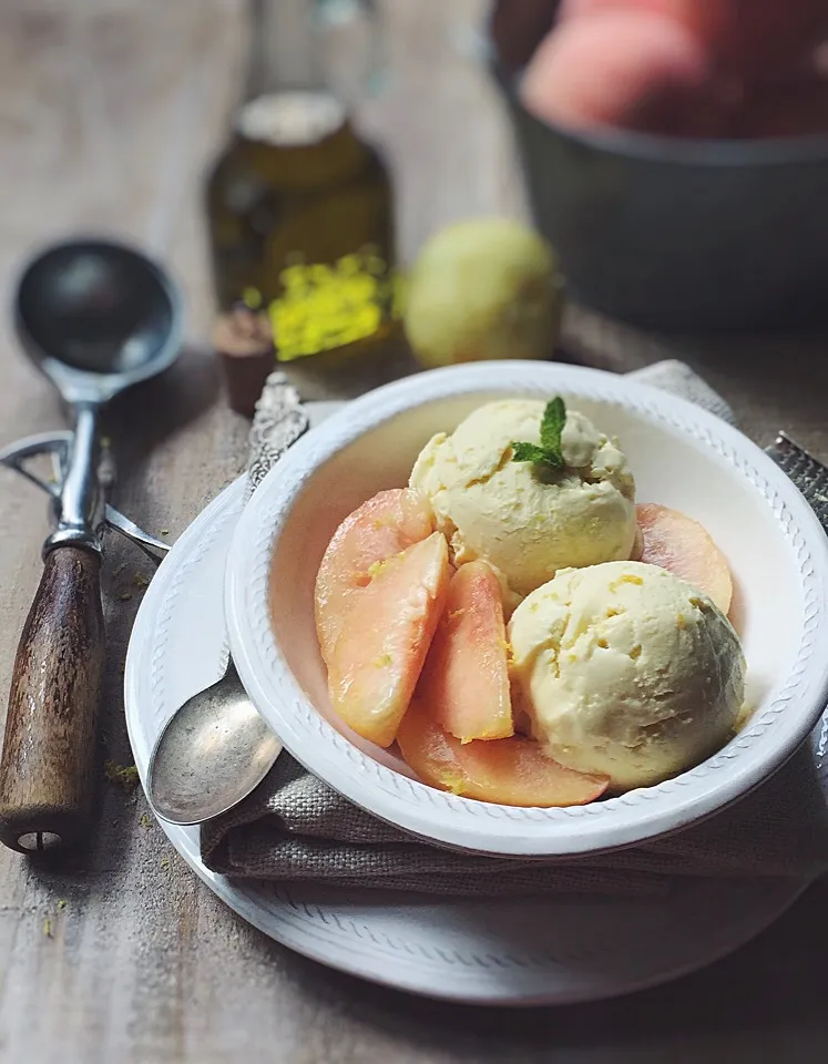 Olive oil and lemon ice-cream with peach/オリーブオイルとレモンアイスクリーム|rick chanさん