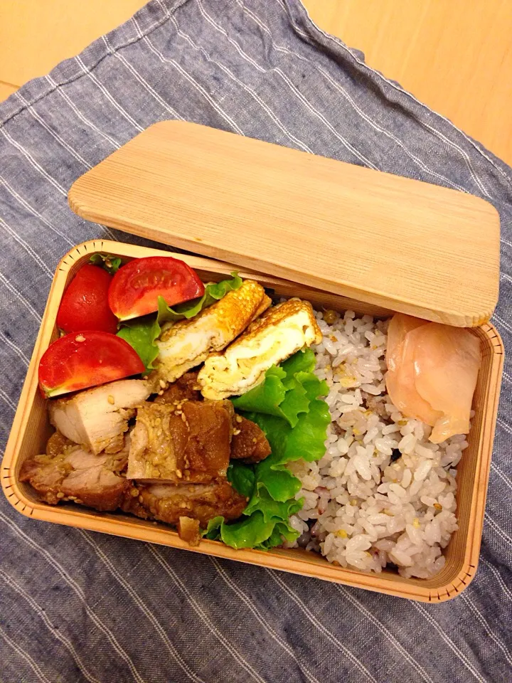 今日のお弁当。若鶏のブツ切り揚げ、卵焼き、野菜。|Junさん