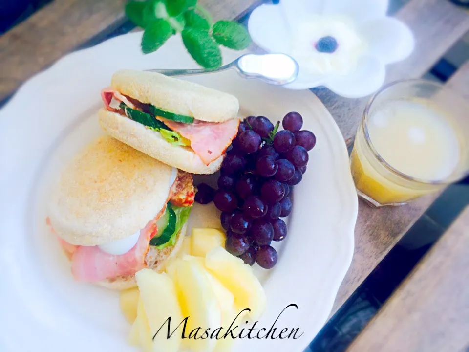 BLT English muffin with fruits|Masakiさん