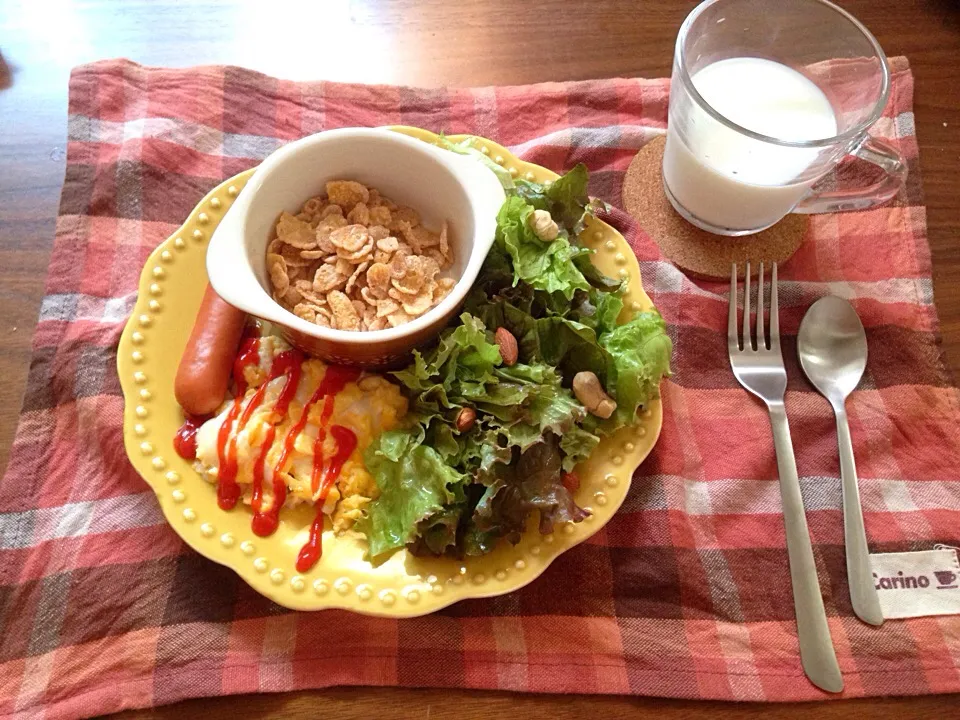 コーンフレークで朝食|Maho Takamiさん