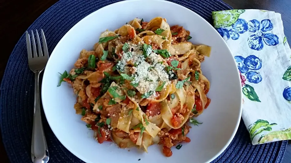 Monday Night
Blue Apron
Chicken & basil fettuccine pasta with marscapone and plum tomatoes|Molly Glauberさん