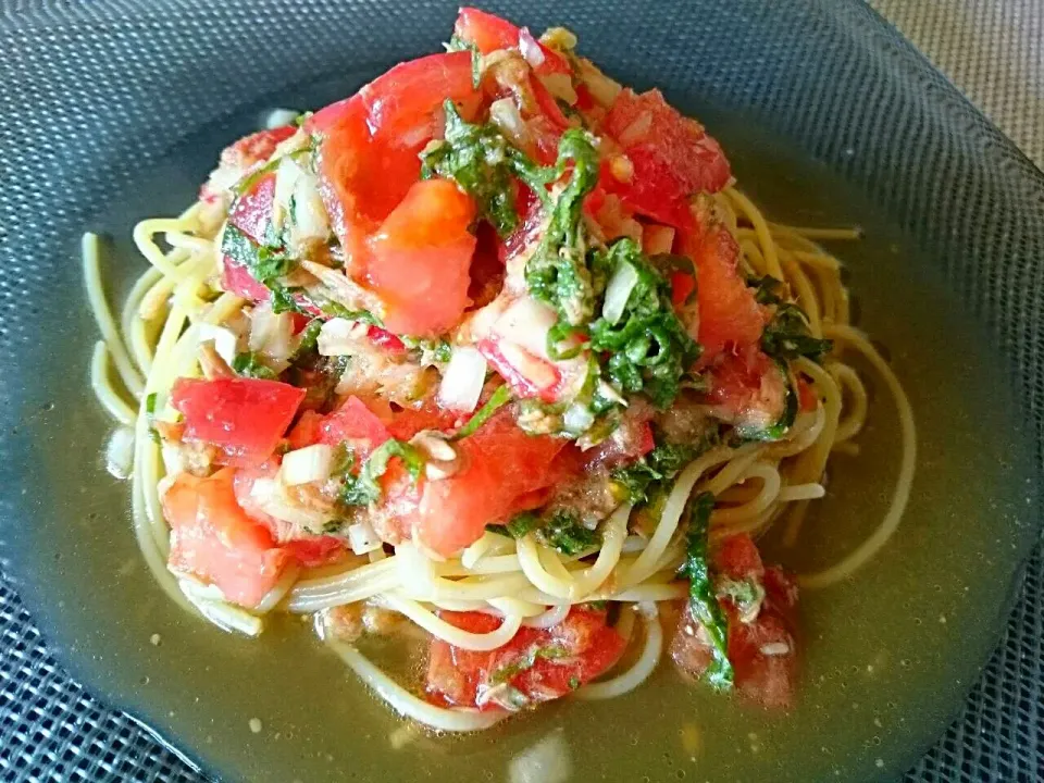 Snapdishの料理写真:トマト🍅とツナと大葉の和風冷製パスタ🍝
これ、とっても美味しいよ～♡|yokoさん