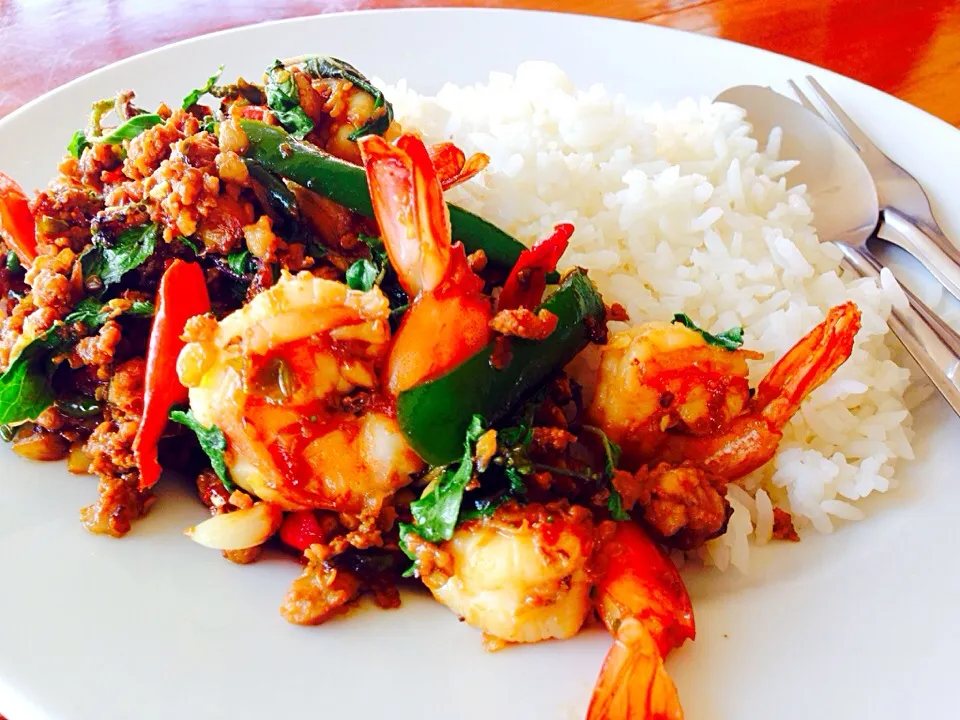 กระเพราหมูกุ้ง Pork, shrimp, basil|Tualek Sarawut Phichansanさん