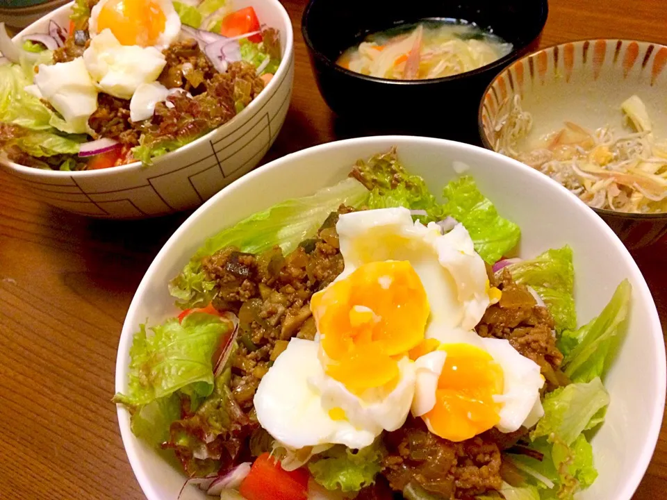 晩御飯✩⃛ロコモコもどき丼！味噌汁！ミョウガとちりめんの味噌和え！|なっちゃんさん