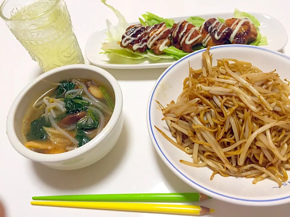 Snapdishの料理写真:鳥の照り焼き＊焼きそば＊ピリ辛野菜スープ|rihoさん