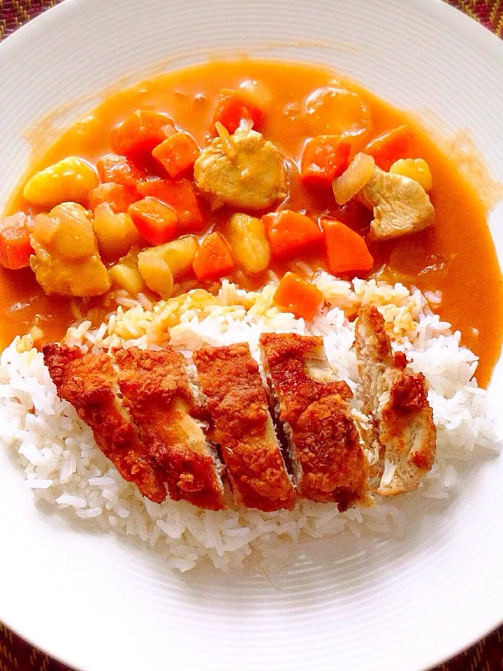 Fried chicken curries and rice 🍴🍛🍛🍛🍛🍛🍛🍛🍴|pimphanさん