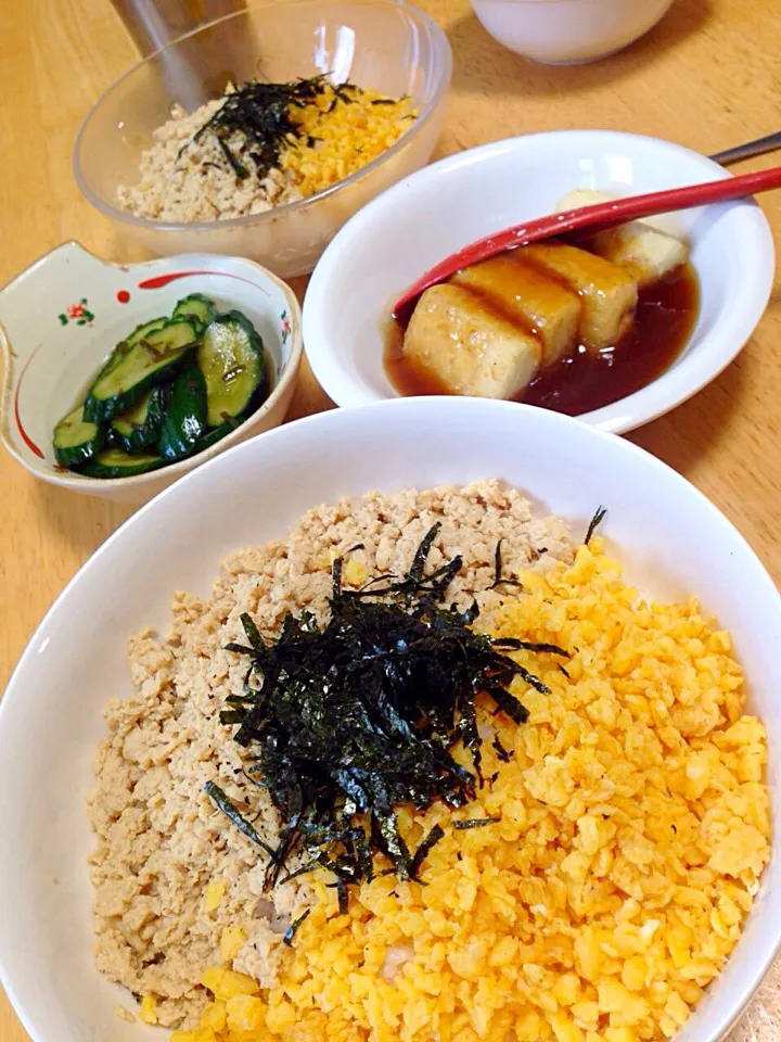 そぼろ丼♡揚げ出し豆腐と昆布醤油の漬け物でーす(ू•‧̫•ू⑅)|めぐまんさん