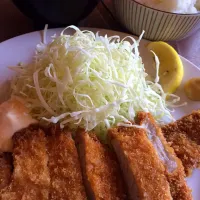 Snapdishの料理写真:豚カツ定食。|teee8さん