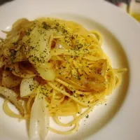 真夜中に作るアンチョビパスタ
 #アンチョビ
 #玉ねぎ
 #オリーブオイル
 #ニンニク
 #パセリ
 #カスティリオーニ|MASA_SURFさん