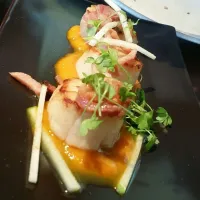 Snapdishの料理写真:Seared scallops, carrot puree, treacle cured bacon, apple and celery cress|jorccyさん