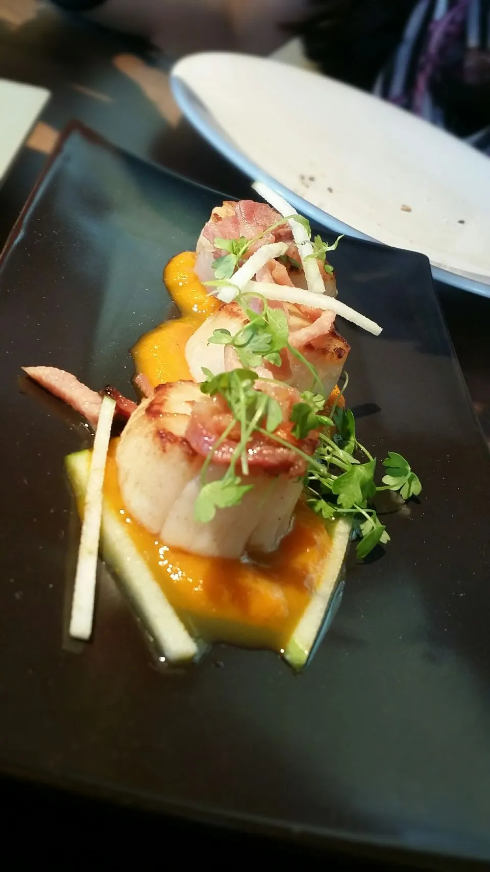 Snapdishの料理写真:Seared scallops, carrot puree, treacle cured bacon, apple and celery cress|jorccyさん