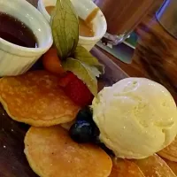 Snapdishの料理写真:Mini pancakes, mixed berries, vanilla ice cream with miso-caramel and dark chocolate dips|jorccyさん