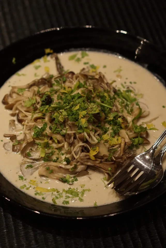 干しキノコのクリーム炒め|てつやさん