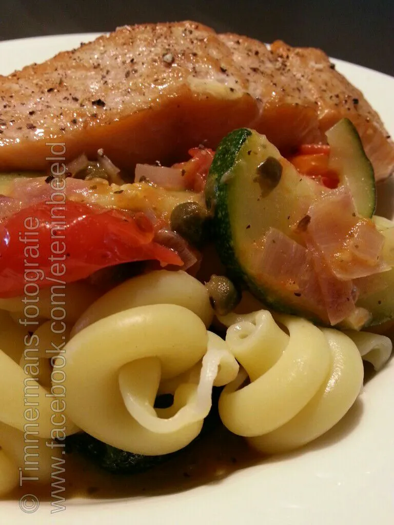 Trottole-pasta with zucchini-tomato-sause and homesmoked salmon|Frank&Jolanda - Eteninbeeldさん