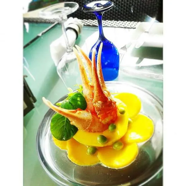 lime and ginger butter braised snow crab with vanilla infused mango salad|CHUENCHAIさん