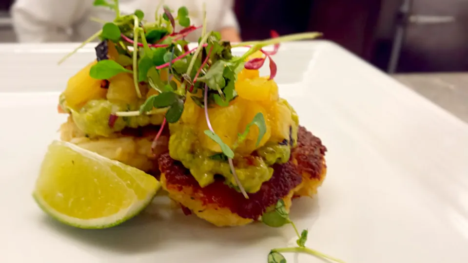 crab cakes w/ mango guacamole|john jacksonさん