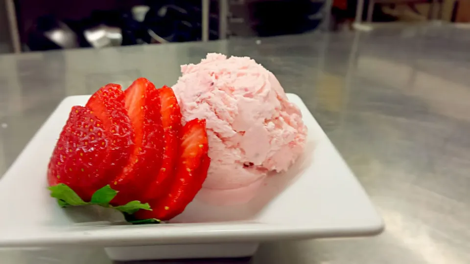 strawberry icecream|john jacksonさん