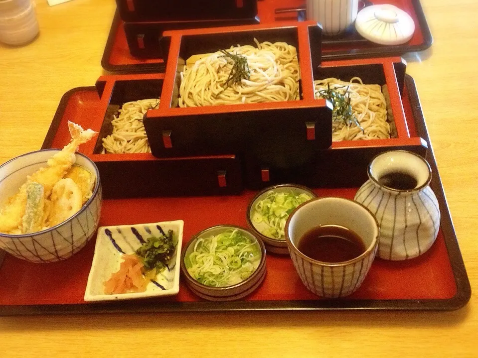 Snapdishの料理写真:ざるそばランチ 3段 お好み丼は天丼|美也子さん