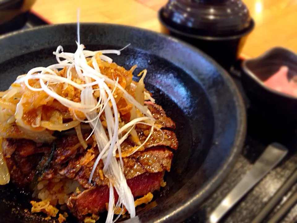 ステーキ丼|LEONさん