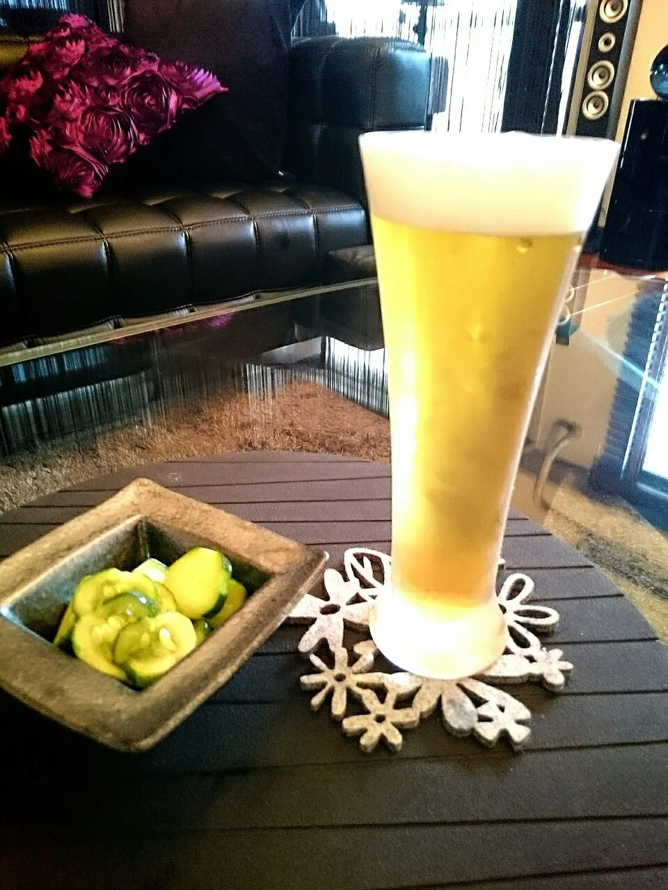 Snapdishの料理写真:取り敢えず ビール🍺と 胡瓜の辛子漬けで ((8-(o･ω・)o□☆□o(･ω･o)-8))乾杯♪
あぁ～ 幸せ♡|yokoさん