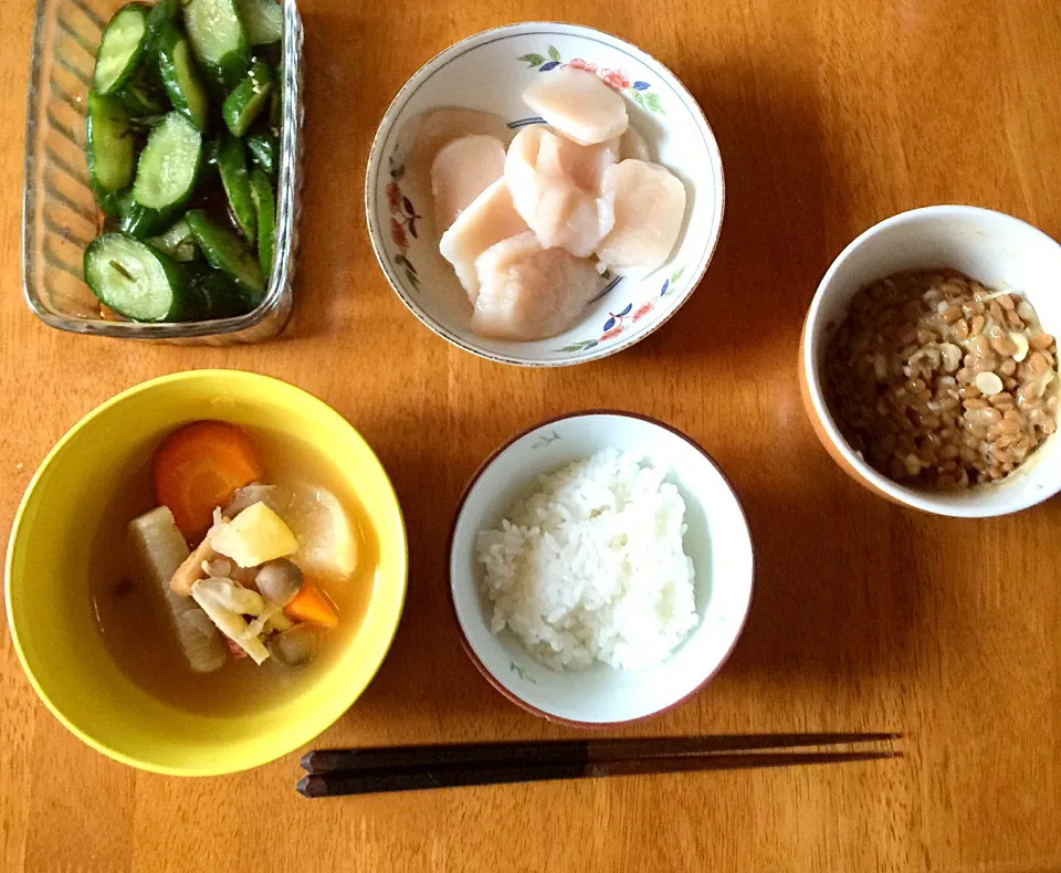 (*´ω｀*) 晩ご飯 ホタテのお刺身、ポトフ、納豆、胡瓜の浅漬け ♪|Gigi Cafeさん