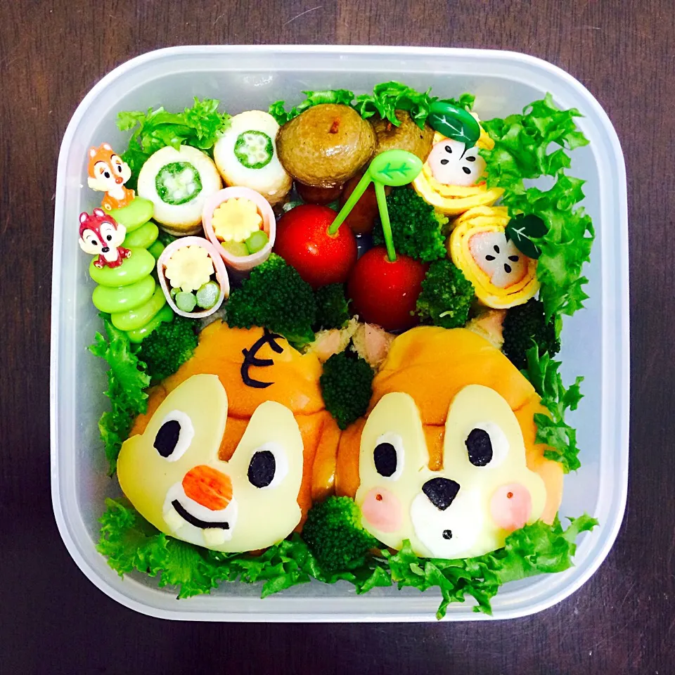 Snapdishの料理写真:チップ&デールのロールパン弁当|Takayo Yoshikawaさん