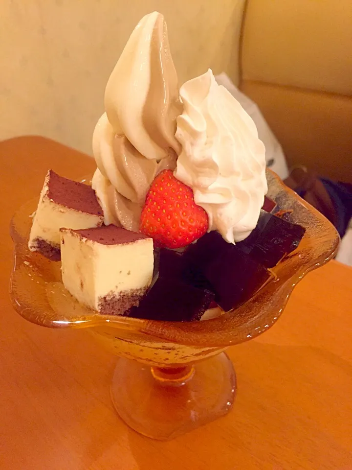 Snapdishの料理写真:♡コーヒーティラミスパフェ♡|☆suzu☆さん