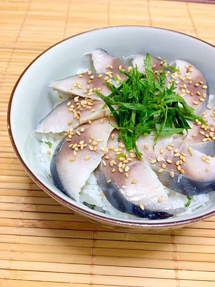 Snapdishの料理写真:大葉香るしめ鯖丼🐟|ブー吉さん