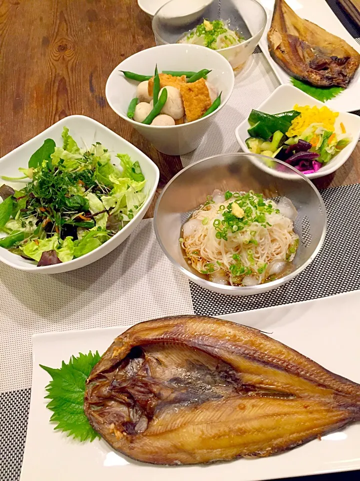 Snapdishの料理写真:ヘルシー和食🐟ホッケ、厚揚げと里芋の煮物、具沢山ひじきと切り干し大根のサラダ、お漬物、お素麺🍃|まみりんごさん