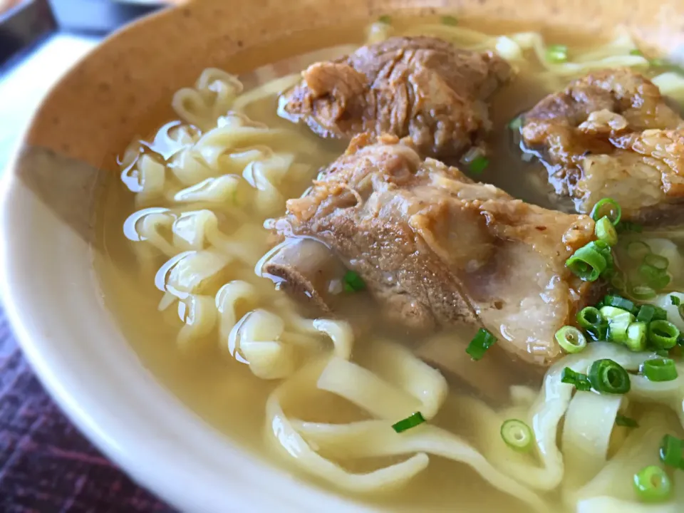 沖縄 南部そば 本そーきそば 700円|旨い飯好き近藤かずひささん