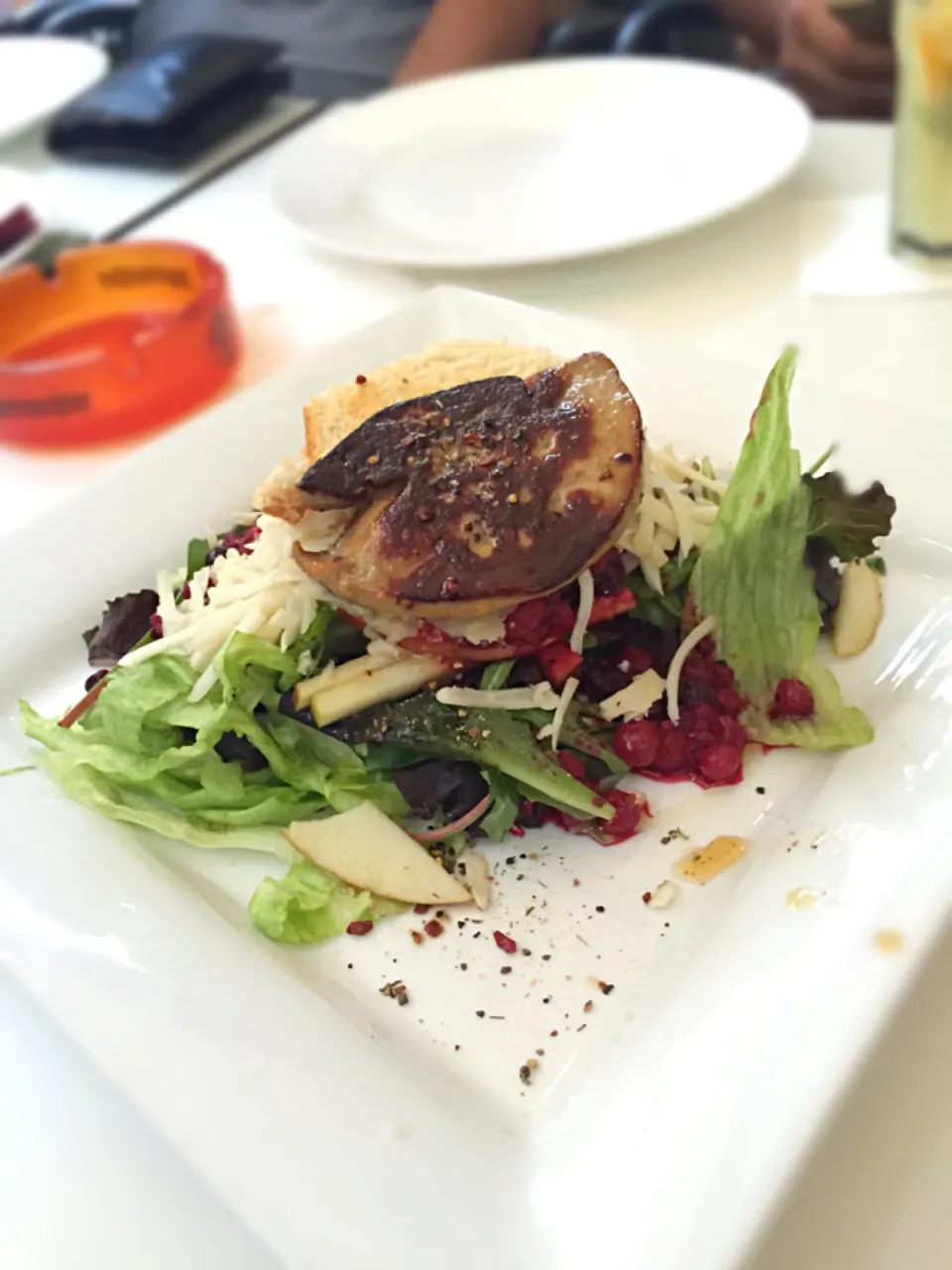 Snapdishの料理写真:salad w/ goose liver|Yoku kuu kyaku daさん