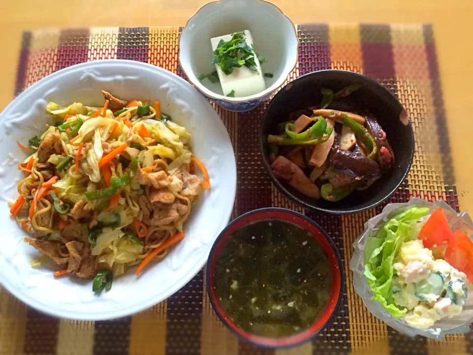 焼きそば、ナスとピーマンとエリンギの梅醤油炒め|eomoioさん