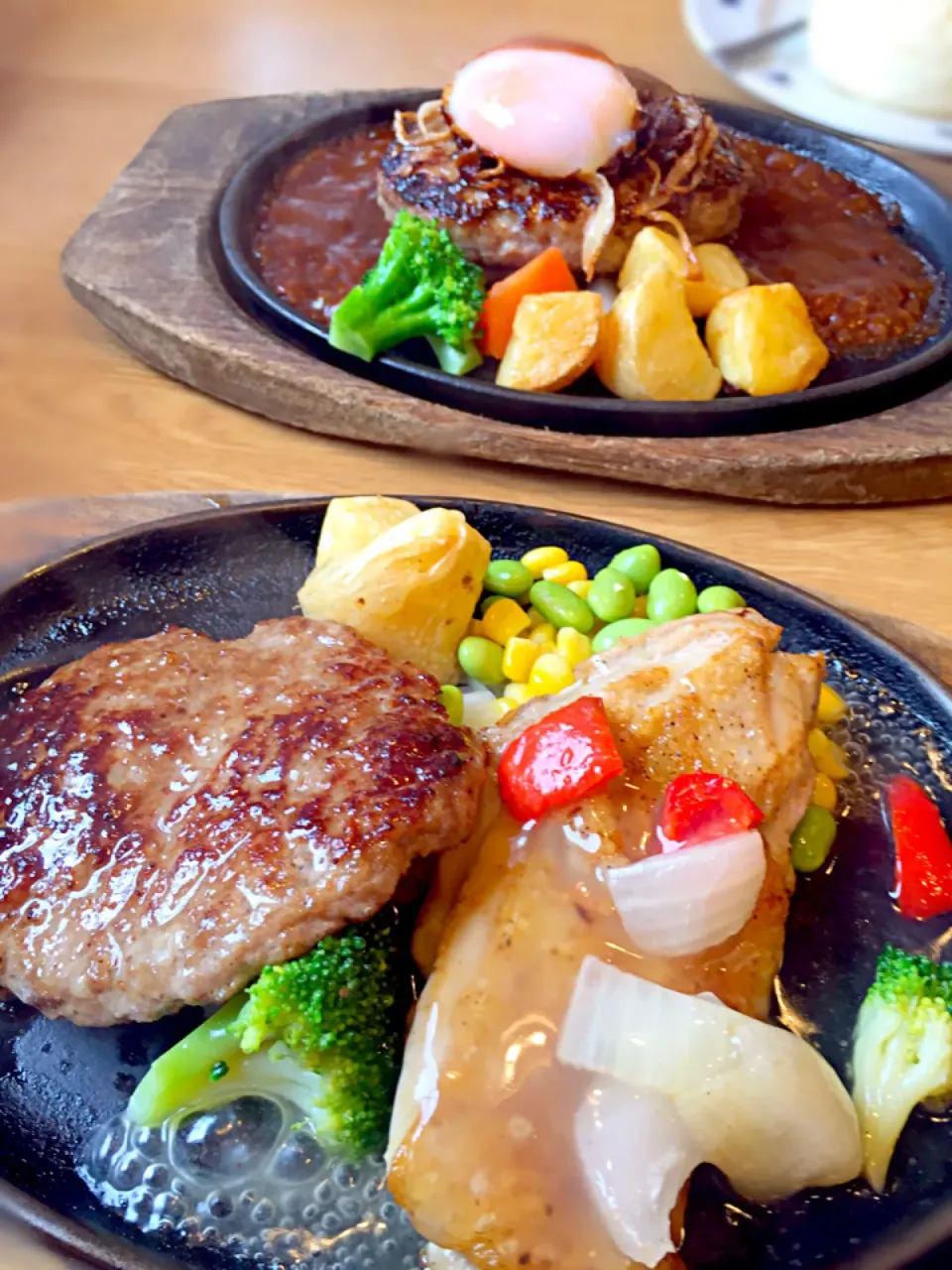 ハンバーグ&チキンソテー🍗🍴|マニラ男さん