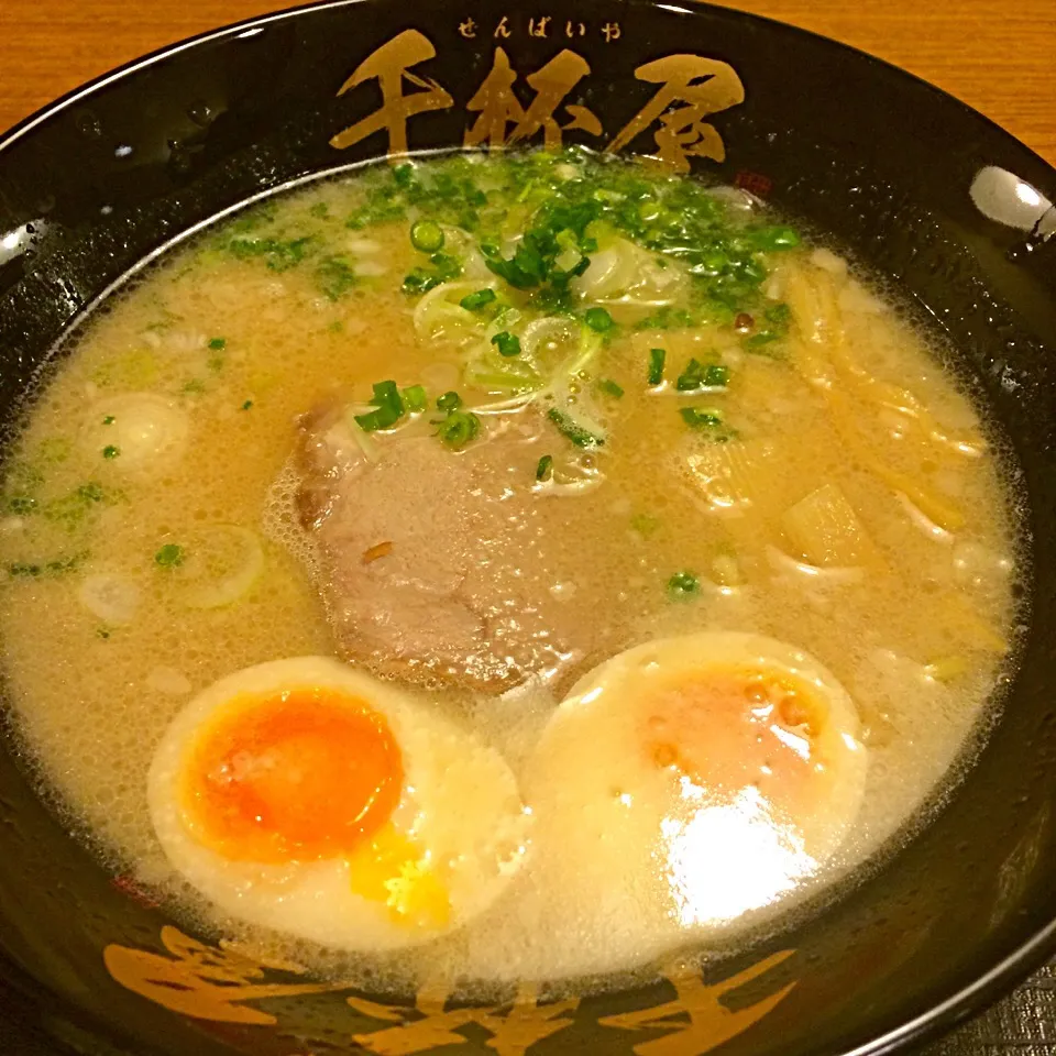 Snapdishの料理写真:豚骨ラーメン。|Masashi Takehiroさん