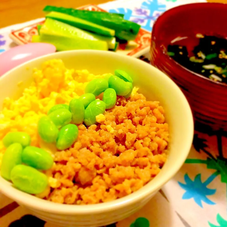 3色丼でお一人さまな夕食🍚|かずみさん