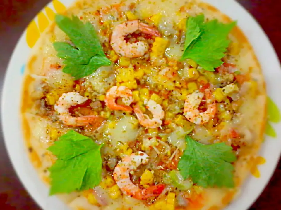 Snapdishの料理写真:Seafood and Sweet Corn Pizza 😄🍷🍕🌽🍃|🌼 Pooja's Kitchenette 🌼さん