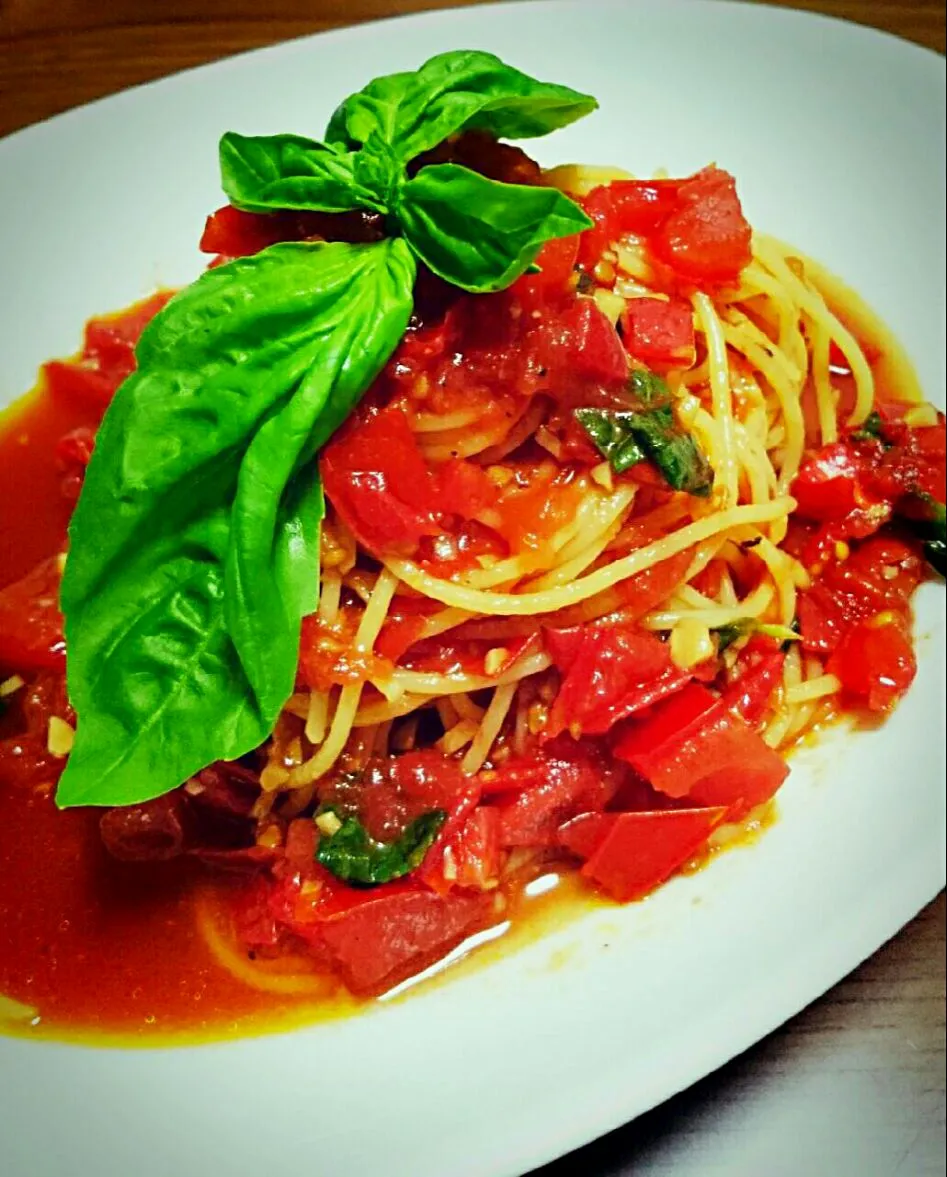 Snapdishの料理写真:ムシムシな日に♡♡高リコピントマト🍅の冷製パスタ🍝|Yukiさん