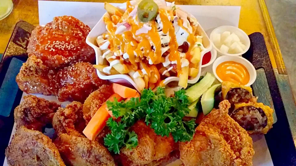 different types of fried chicken n kimchi fries|Chua Jeanさん