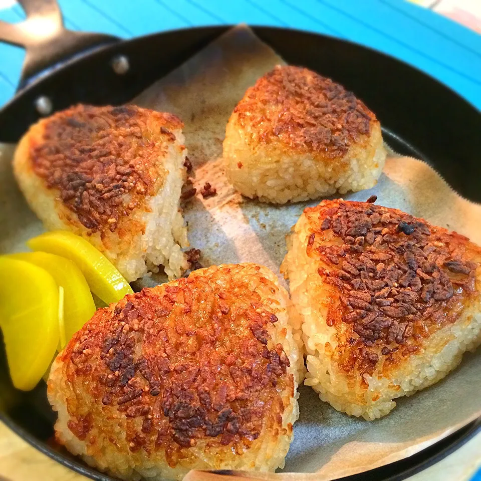 りるのんさんの料理                         グリルプレートで買うより安い！あの焼きおにぎり🌸|志野さん