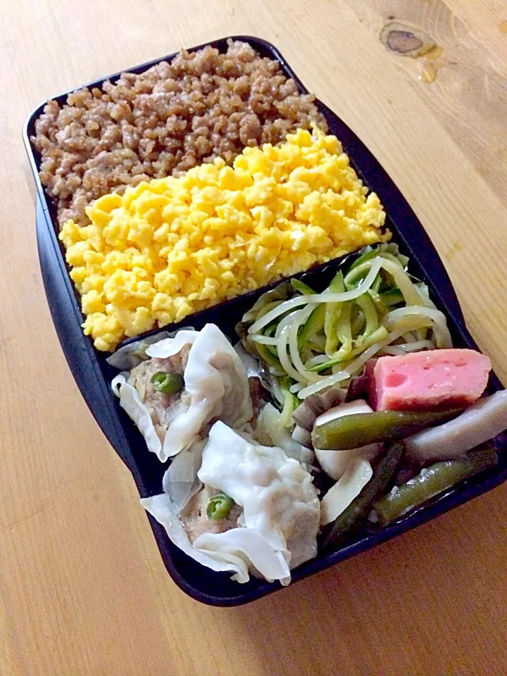 Snapdishの料理写真:困った時の2色弁当😅と夏の豆腐にショックが隠しきれない件|meyou..さん