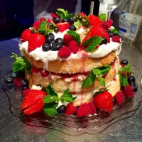 Berry Angel Food Cake with mascarpone lemon curd cream|sara semritcさん