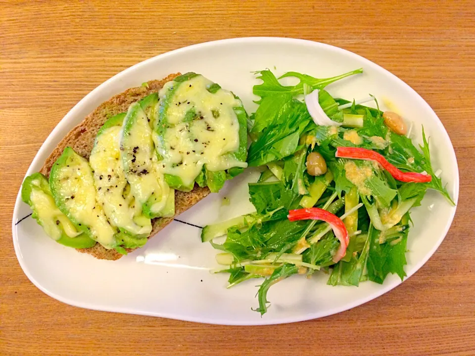 Avocado cheese toast & salad|Rihoさん