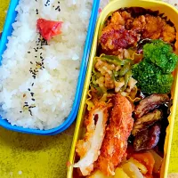 Snapdishの料理写真:#恐妻弁当
#愛妻弁当
#ジャーマンポテト
#唐揚げ
#さんま蒲焼き#サラダ入れたかったけどもー無理な季節|まちゃこさん