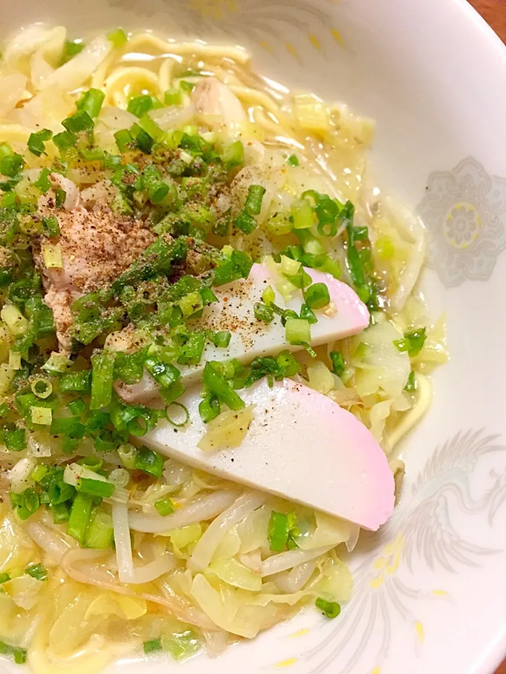 Snapdishの料理写真:マルちゃん正麺塩ラーメン|いちこさん