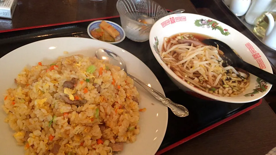 【日替定食】牛肉チャーハンと小ラーメンを頂きました。|momongatomoさん