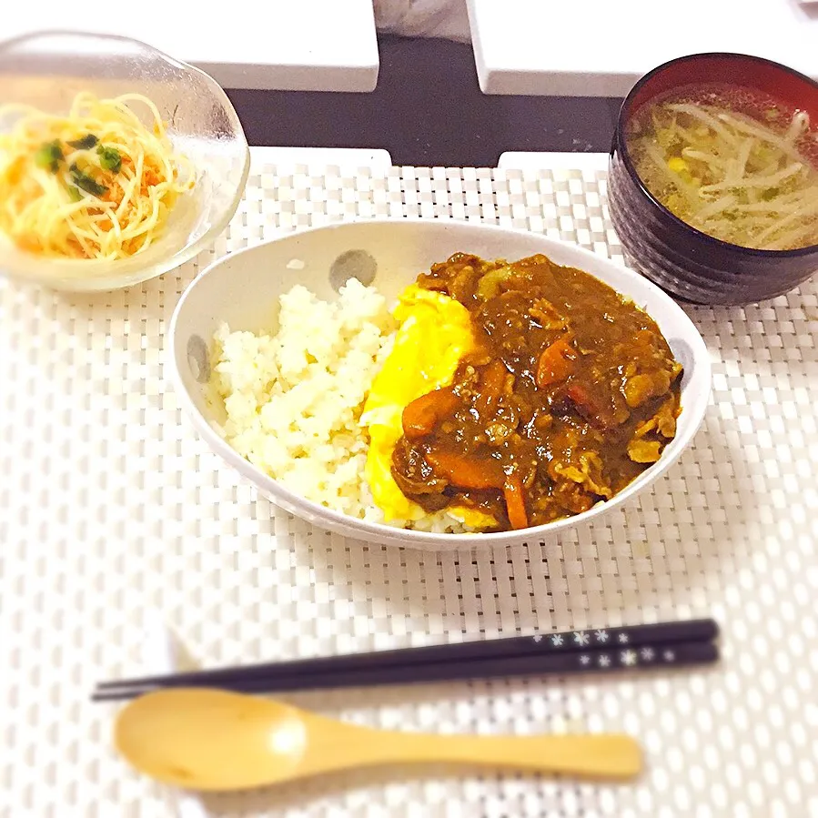 Snapdishの料理写真:二日目カレー。シャケマヨパスタサラダ。モヤシとひき肉の中華スープ。|OGIPAINさん