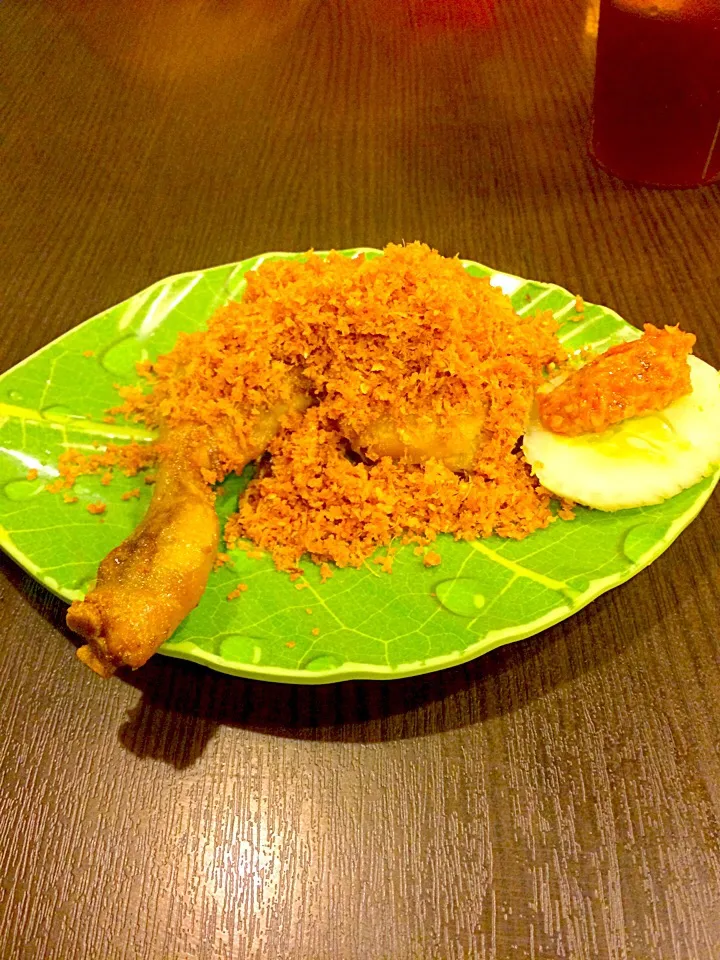 Ayam goreng kremes cobek|Merry Puisianaさん